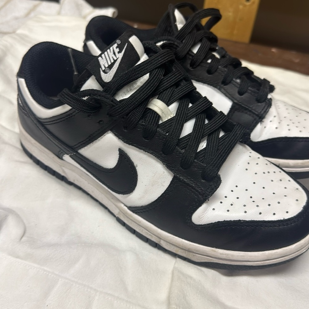 Nike WOMEN'S DUNK LOW PANDA size 7.5 very good condition